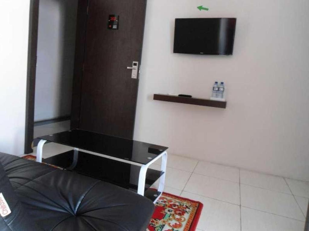 Vindhika Hotel Pengayoman Макасар Экстерьер фото